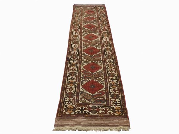 Sumak Barjaste Persian Long Carpet  - Auction The collector's house: Antique, Modern and Oriental Art - Lots: 700-943 - IV - Maison Bibelot - Casa d'Aste Firenze - Milano
