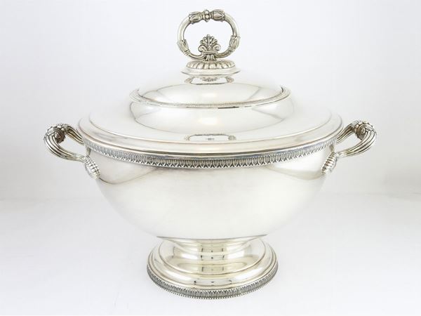 Round Silver Soup Tureen  - Auction The collector's house: Antique, Modern and Oriental Art - Lots: 700-943 - IV - Maison Bibelot - Casa d'Aste Firenze - Milano