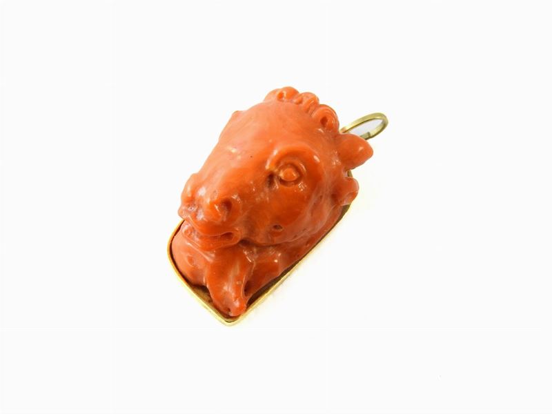 Pendente in Oro Giallo e Corallo Rosso