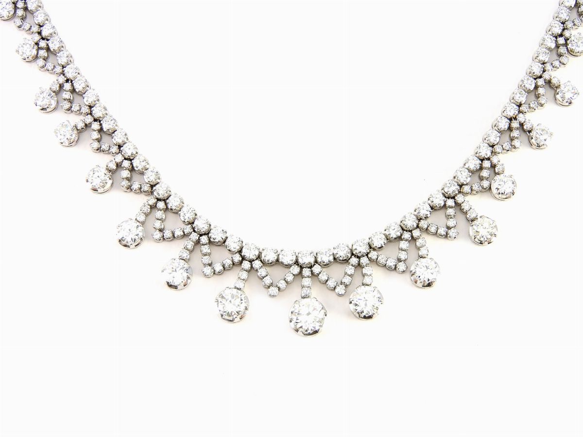Collana Scalare in Oro Bianco e Diamanti