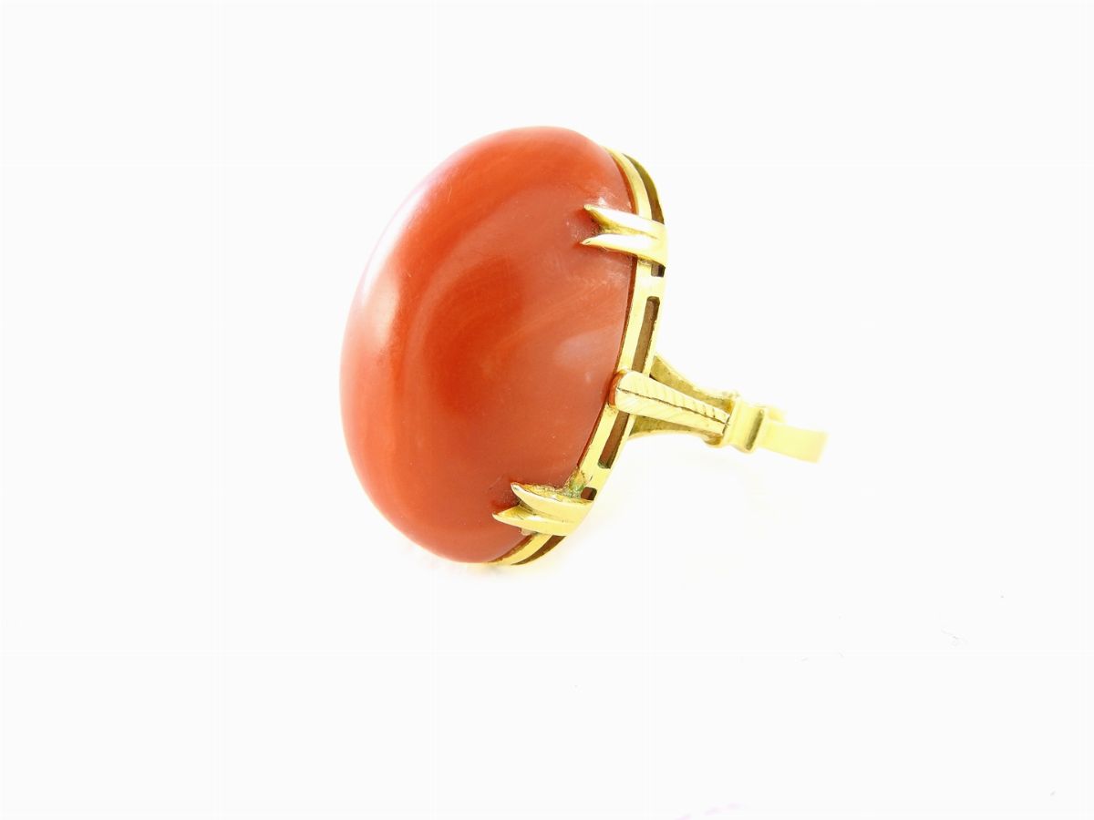 Anello in Oro Giallo e Corallo Rosso