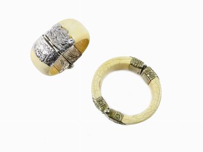 Due Bracciali in Avorio e Argento