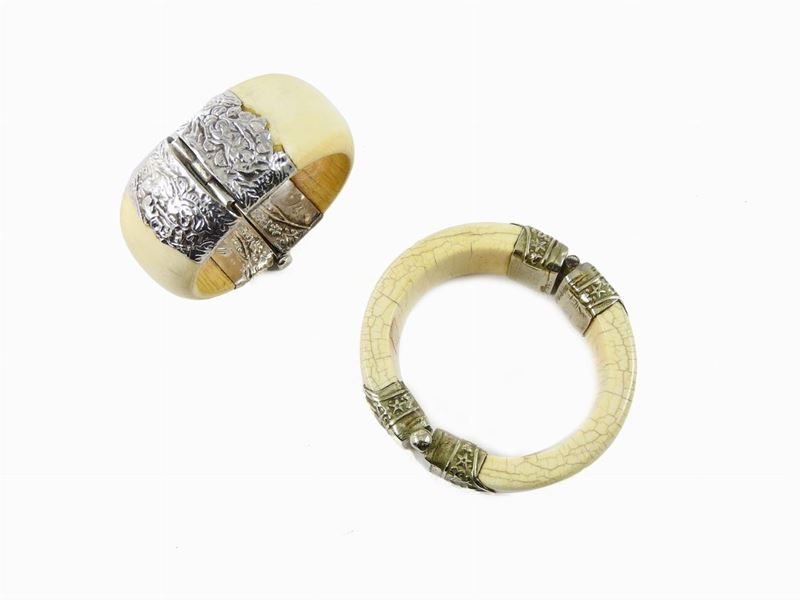 Due Bracciali in Avorio e Argento
