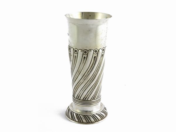 Silver Vase  (Johnson, Walker & Tolhurst, London, 1903)  - Auction The collector's house: Antique, Modern and Oriental Art - Lots: 450-673 - III - Maison Bibelot - Casa d'Aste Firenze - Milano