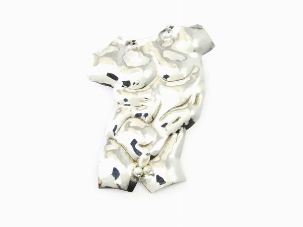 Silver "Adamo" sculpture brooch with freshwater pearls
