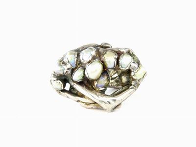 Anello in Cera Rivestito D'argento e Perle di Fiume