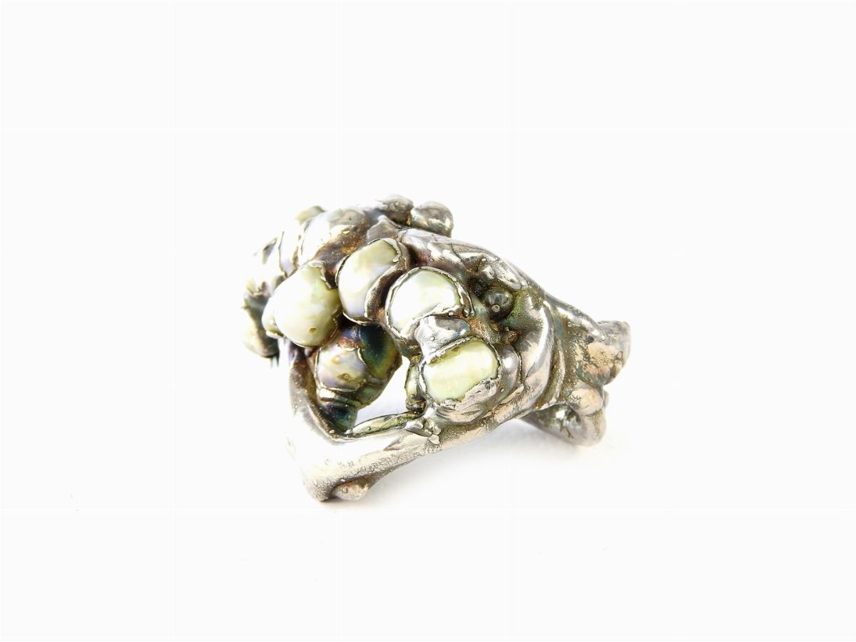 Anello in Cera Rivestito D'argento e Perle di Fiume