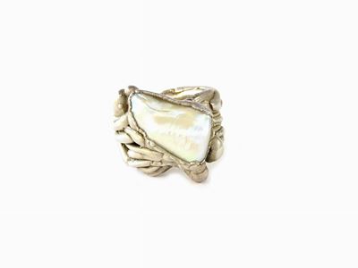 Anello in Cera Rivestito D'argento e Perla di Fiume