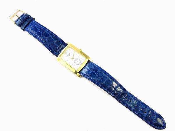 Ladies wristwatch with yellow gold case and tang buckle