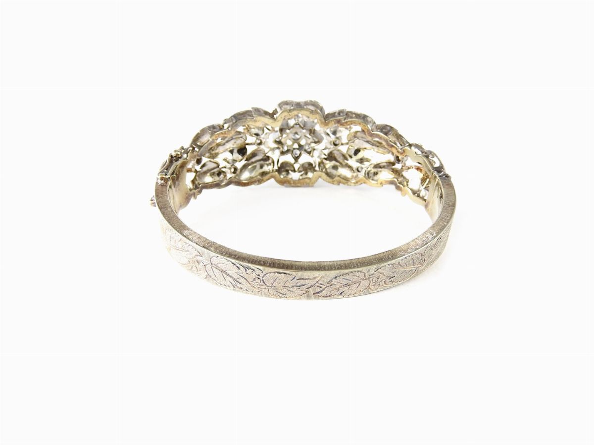 Bracciale Rigido in Oro Giallo e Diamanti