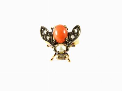Anello Animalier in Oro Giallo, Argento, Diamanti, Perla e Corallo Rosso
