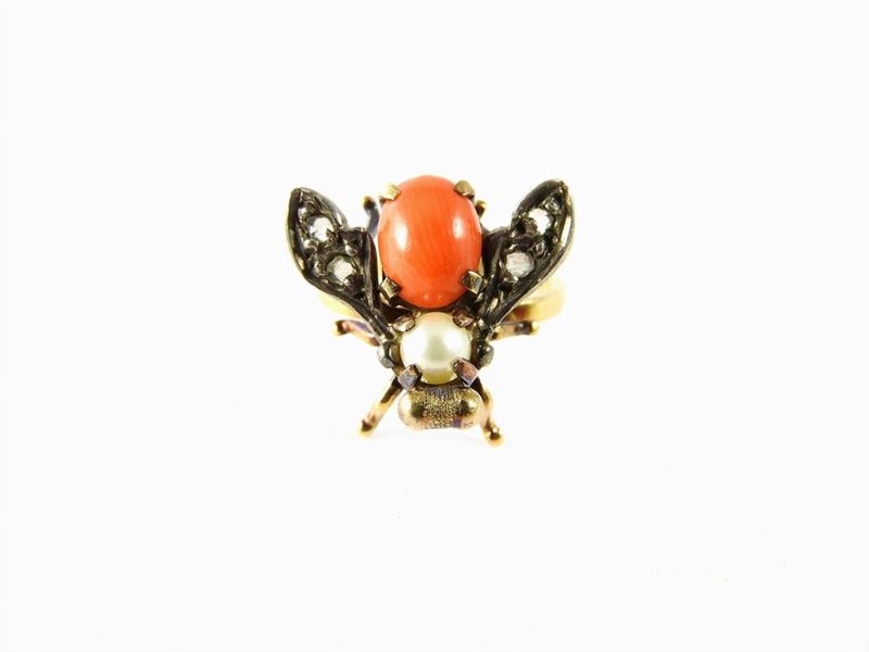 Anello Animalier in Oro Giallo, Argento, Diamanti, Perla e Corallo Rosso