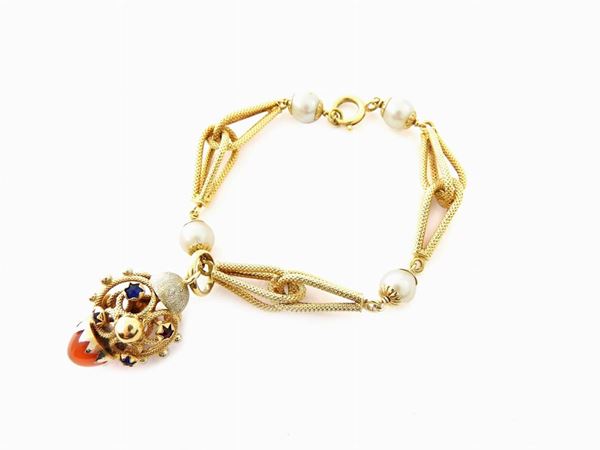 Yellow gold and Akoya pearls bracelet with pendant set with carnelian and coloured stones