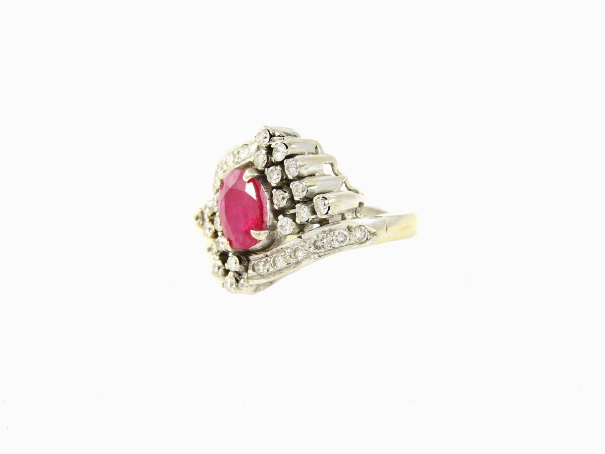 Anello in Oro Bianco, Diamanti e Rubino