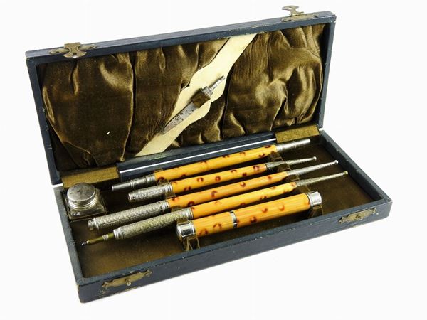 Old Bamboo and Metal Writing Set  - Auction The collector's house: Antique, Modern and Oriental Art - Lots: 450-673 - III - Maison Bibelot - Casa d'Aste Firenze - Milano