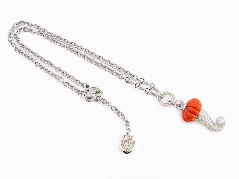 Catena con Pendenti in Oro Bianco, Diamanti e Corallo