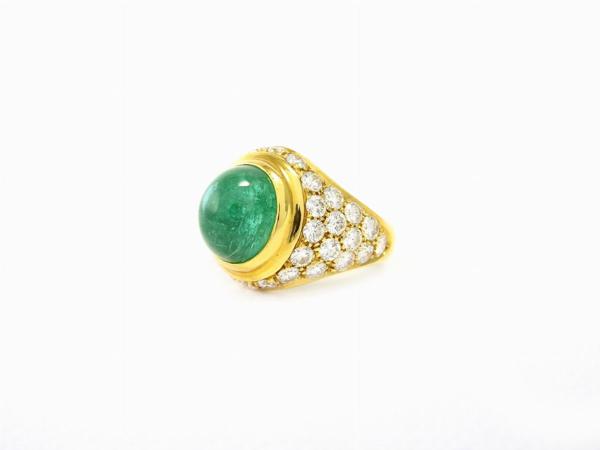 Anello in Oro Giallo, Diamanti e Smeraldo