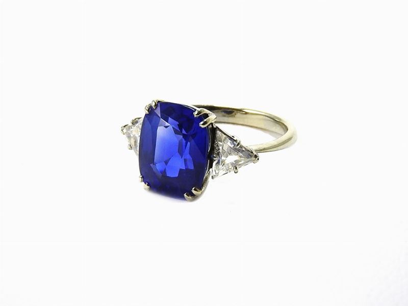Anello in Platino, Diamanti e Zaffiro Kashmir