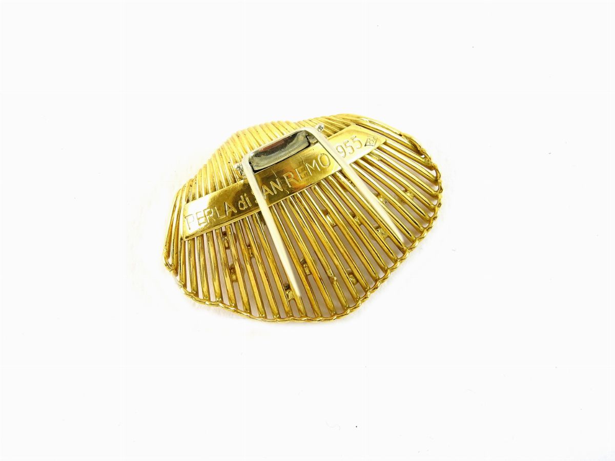 Spilla in Oro Giallo e Perle Akoya