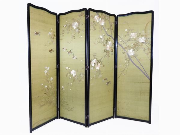 Ebonized Wood and Painted and Embroidered Silk Four Fold Screen  (China, early 20th Century)  - Auction The collector's house: Antique, Modern and Oriental Art - Lots: 450-673 - III - Maison Bibelot - Casa d'Aste Firenze - Milano