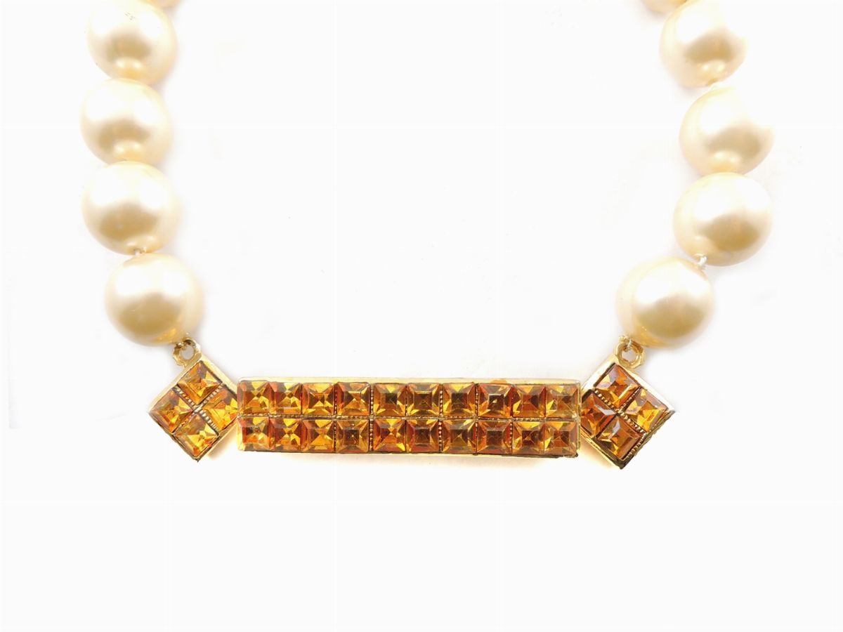 Collana Ugo Correani in Perle Silulate, Metallo Dorato e Strass