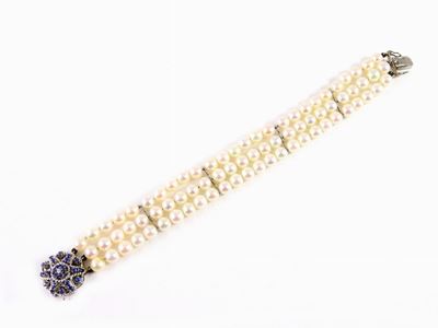 Bracciale di Perle Akoya con Fermezza in Oro Bianco e Zaffiri