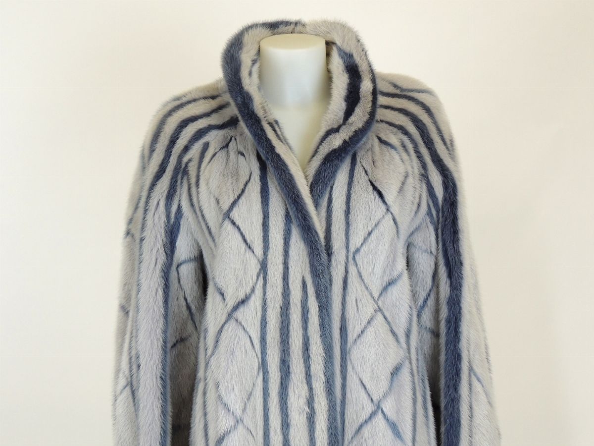 Cappotto in Pelliccia di Visone Grigio Perla e Blu