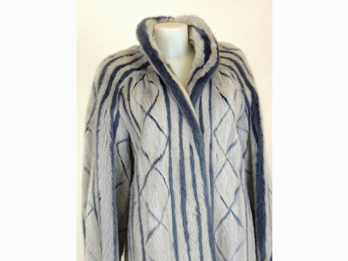 Cappotto in Pelliccia di Visone Grigio Perla e Blu
