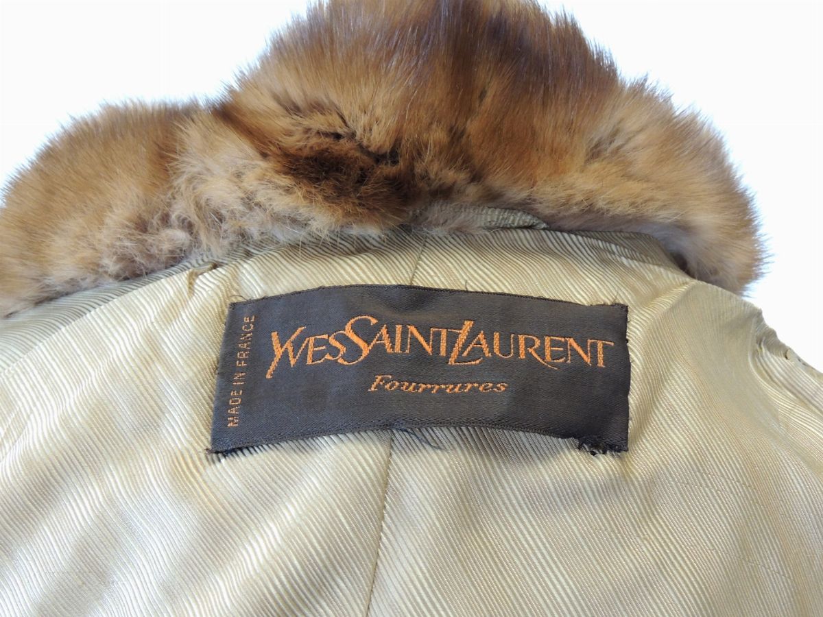 Mantella Yves Saint Laurent in Zibellino
