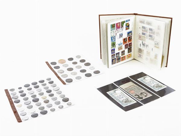 Raccolta di francobolli, monete e banconote