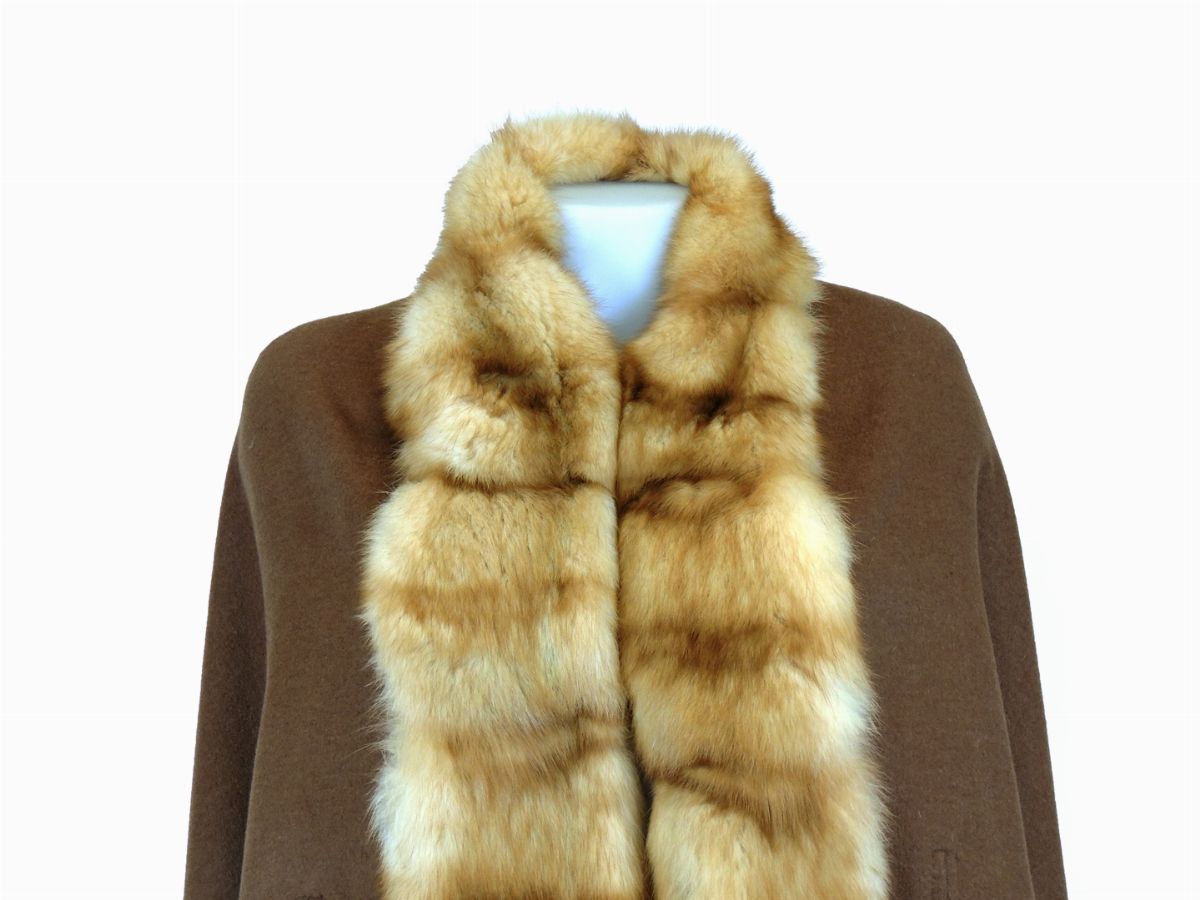 Mantella in Cashmere Marrone