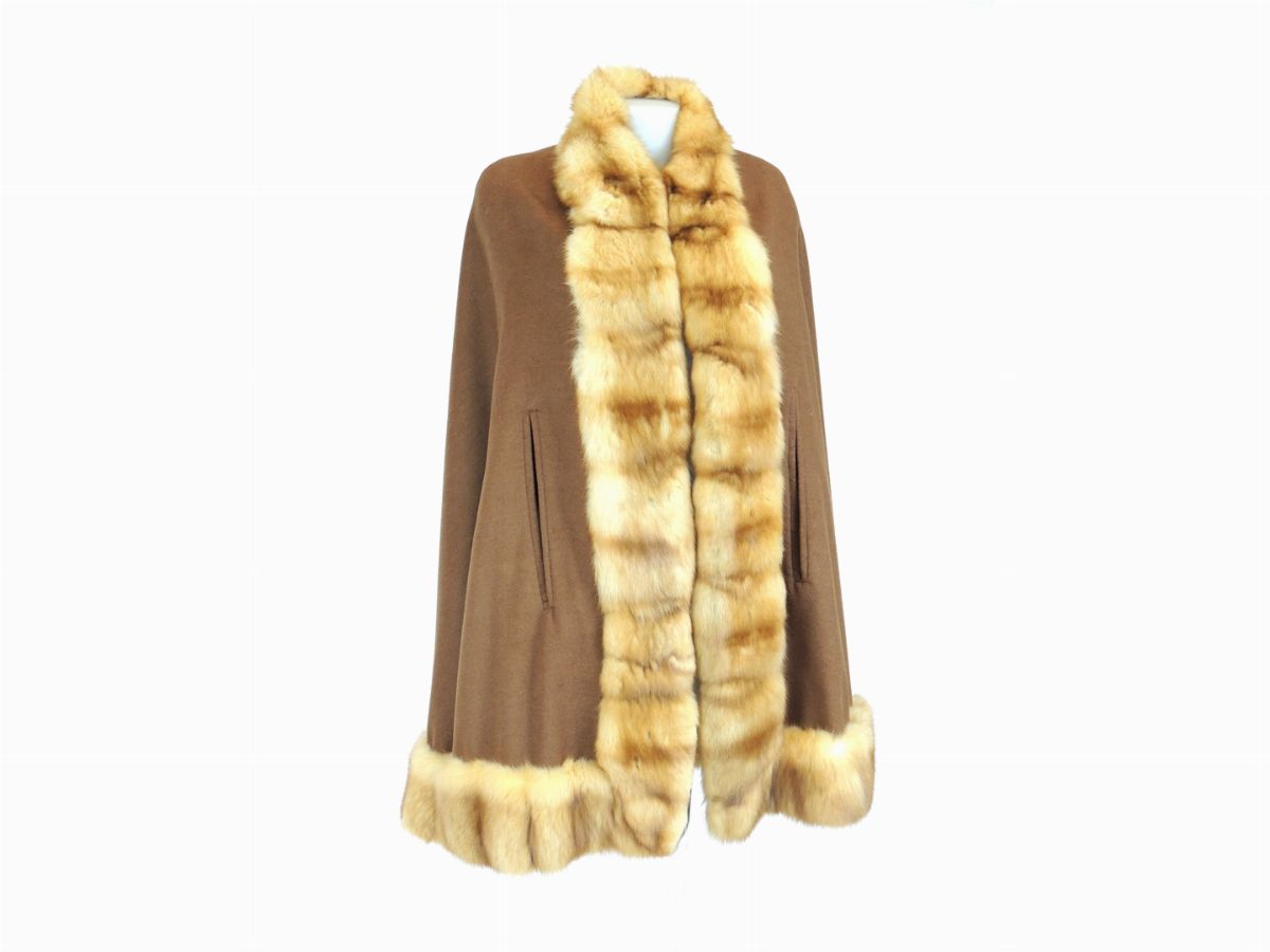 Mantella in Cashmere Marrone