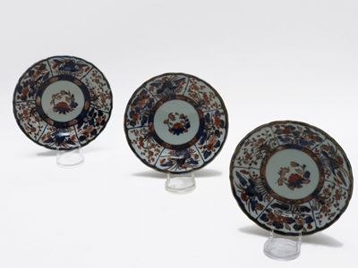 Serie di Undici Piatti in Porcellana Imari
