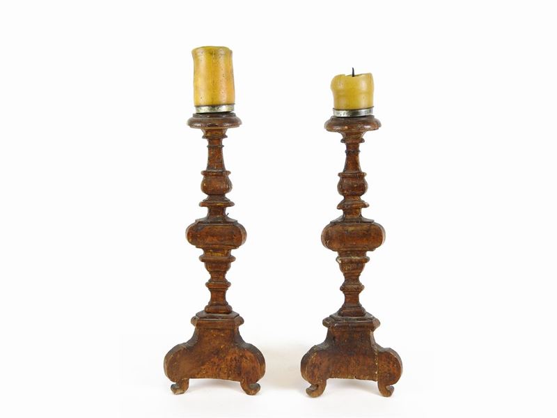Coppia di Torciere in Legno Tenero