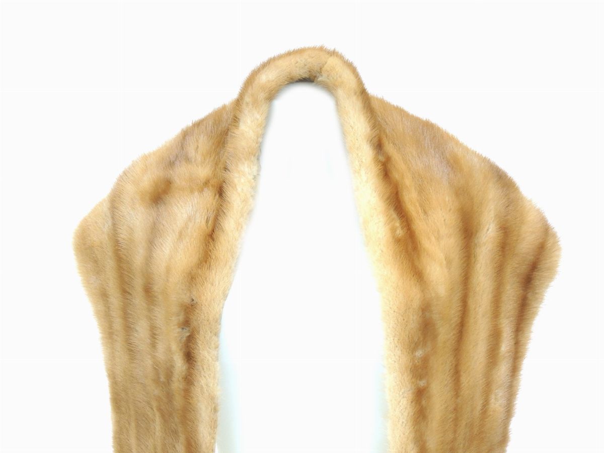 Coprispalla in Visone Color Miele
