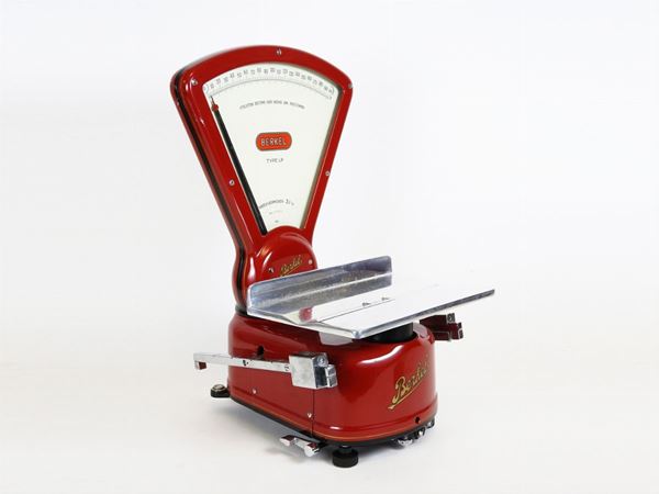 Red Lacquered Metal Scale