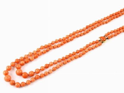 Collana Scalare a Due Fili di Sfere di Corallo Rosso Rosato