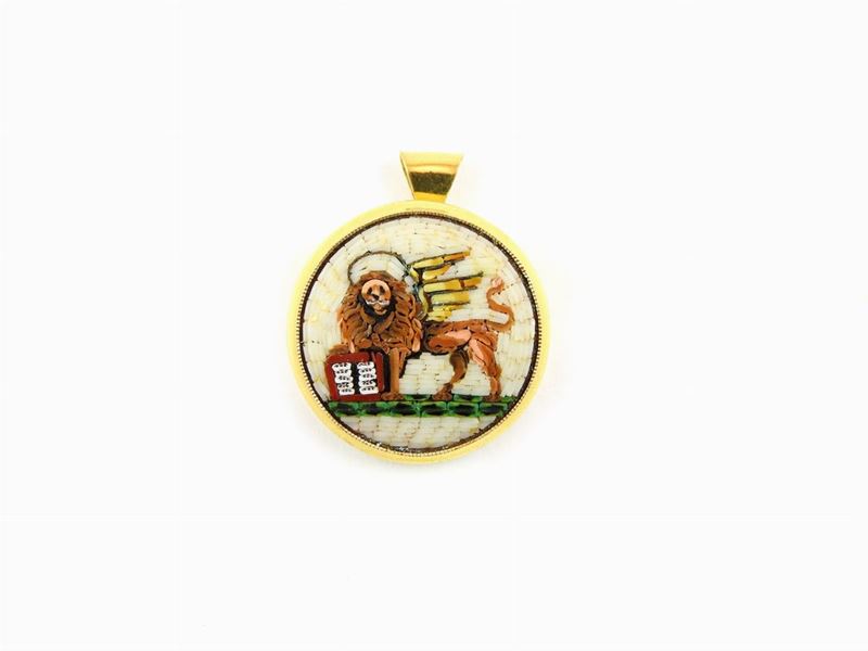 Pendente in Oro Giallo con Micromosaico Raffigurante il Leone di San Marco