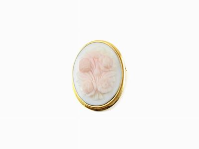 Spilla/pendente in Oro Giallo con Cammeo in Conchiglia Rosa a Motivi Floreali