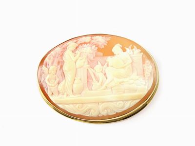 Spilla/pendente in Oro Giallo con Cammeo in Conchiglia Raffigurante una Scena Dell'antica Roma