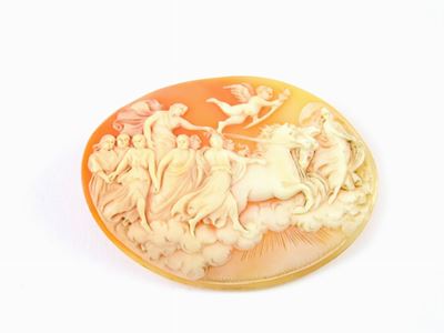 Cammeo in Conchiglia con Rappresentazione di Scena Mitologica