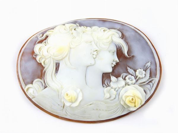 Big seashell cameo portraying two young ladies' faces  - Auction Jewels and Watches - First Session - I - Maison Bibelot - Casa d'Aste Firenze - Milano