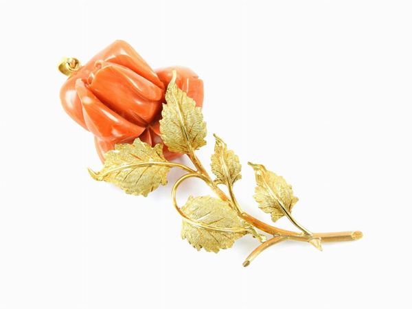 Yellow gold pendant/brooch with rose-shaped red coral