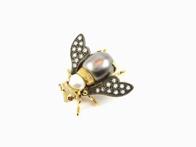 Spilla Animalier in Oro Giallo e Argento con Diamanti e Perle Coltivate Akoya Nera e Bianca
