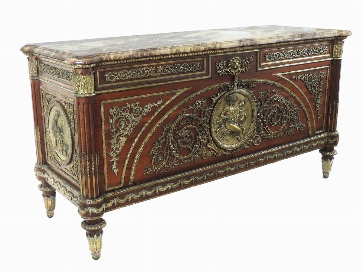 Credenza in Mogano e Bronzi Dorati da un Modello di Guillaume Benneman