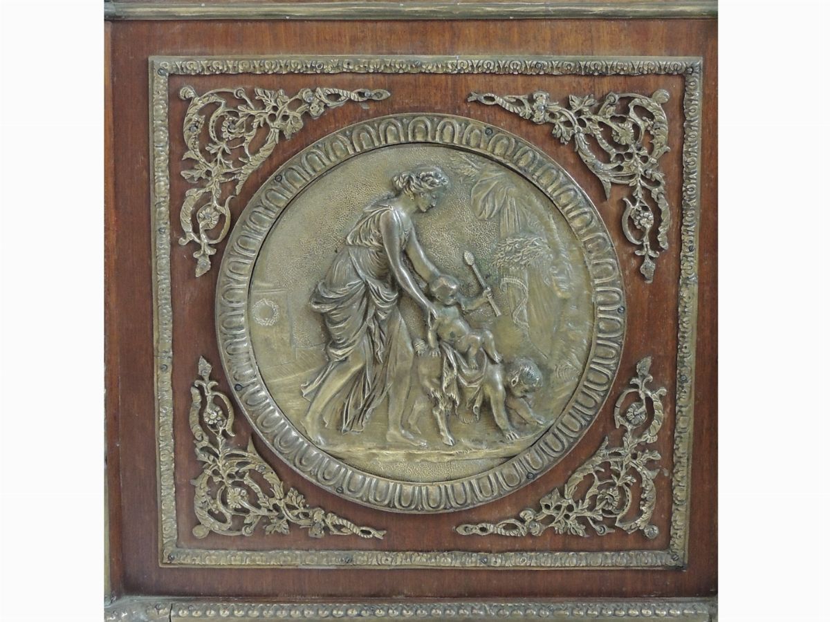 Credenza in Mogano e Bronzi Dorati da un Modello di Guillaume Benneman