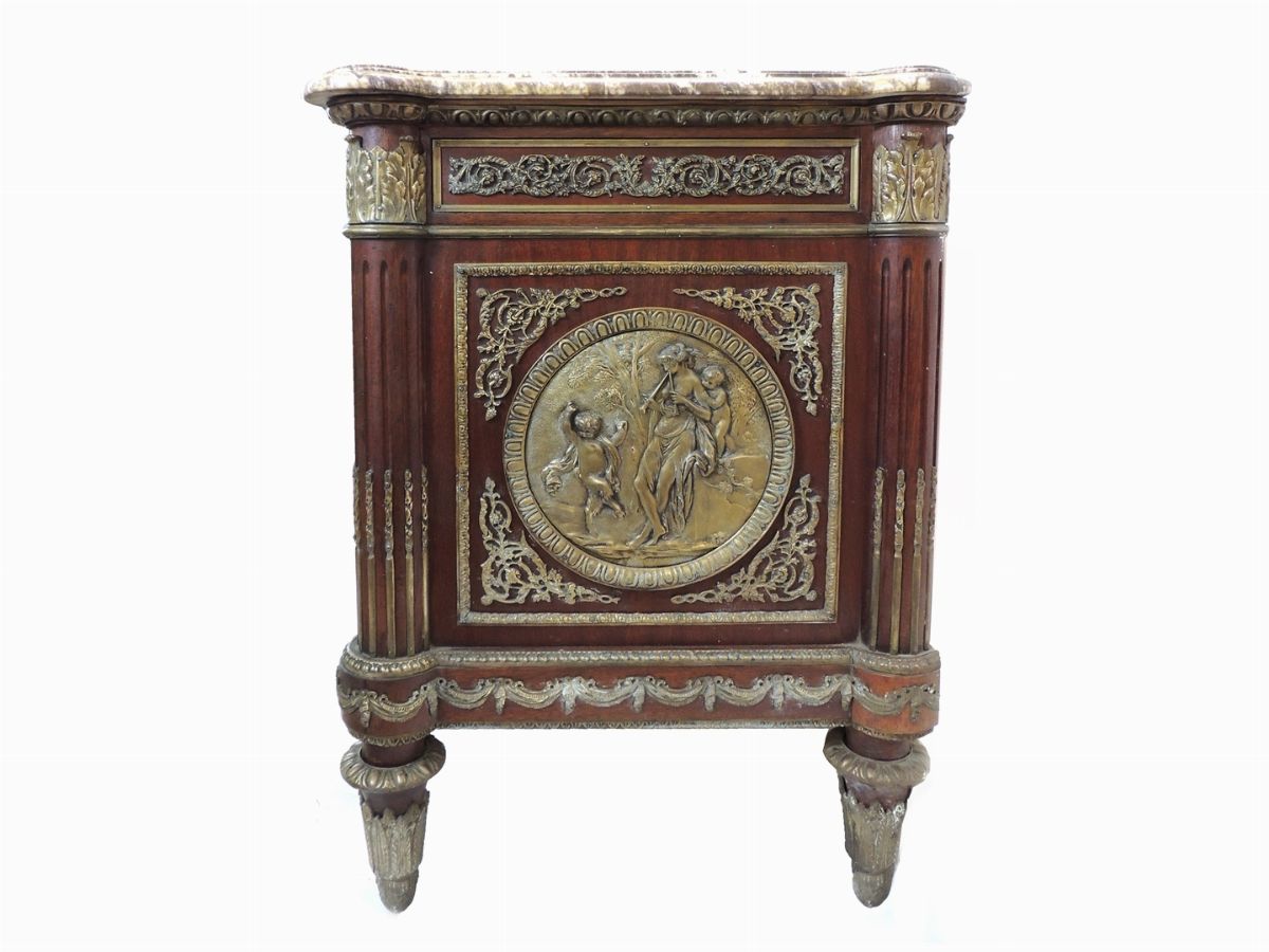 Credenza in Mogano e Bronzi Dorati da un Modello di Guillaume Benneman