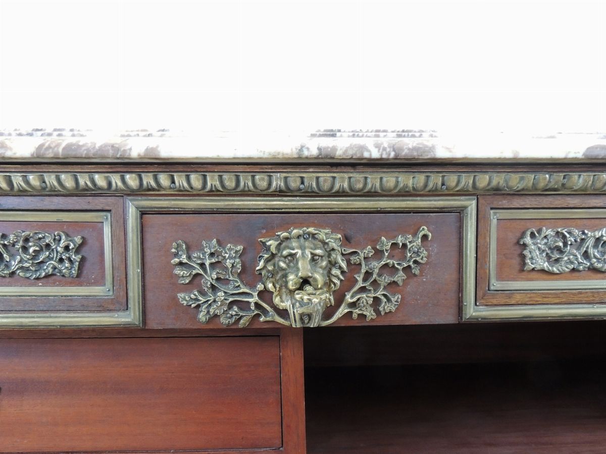 Credenza in Mogano e Bronzi Dorati da un Modello di Guillaume Benneman