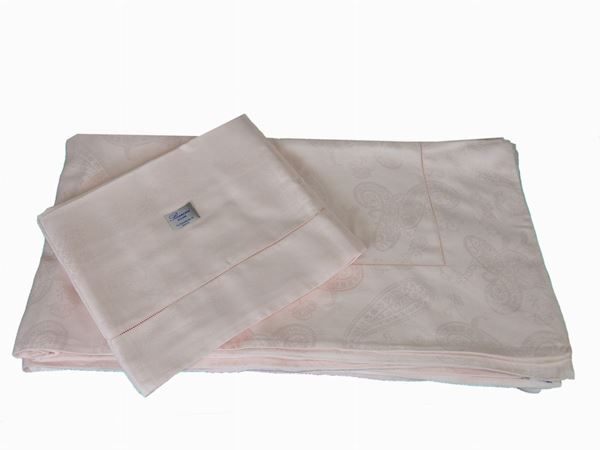 A Set of Pink Satin Cotton Bed Linen  (Florence, Baroni)  - Auction Furniture and Paintings from a house in Val d'Elsa - Lots 1-303 - I - Maison Bibelot - Casa d'Aste Firenze - Milano