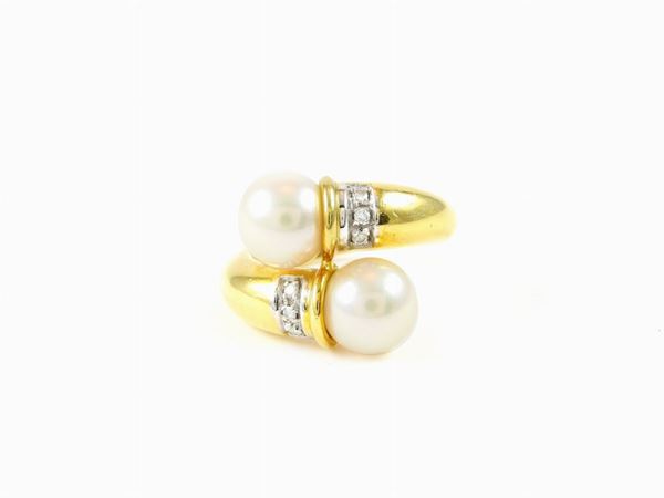 Yellow gold croisé ring with Akoya cultured pearls and diamonds